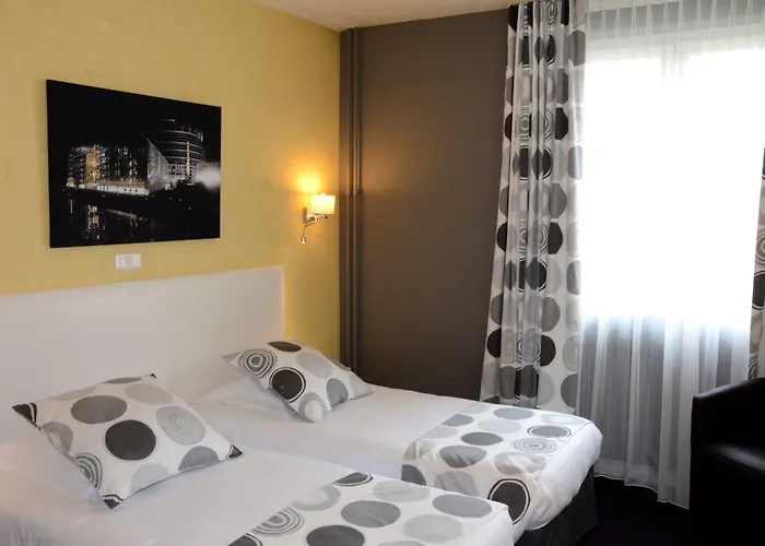 Logis Du Centre - Halte Ideale En Cyclotourisme Avec Garage A Velos Clos Hotel 3*