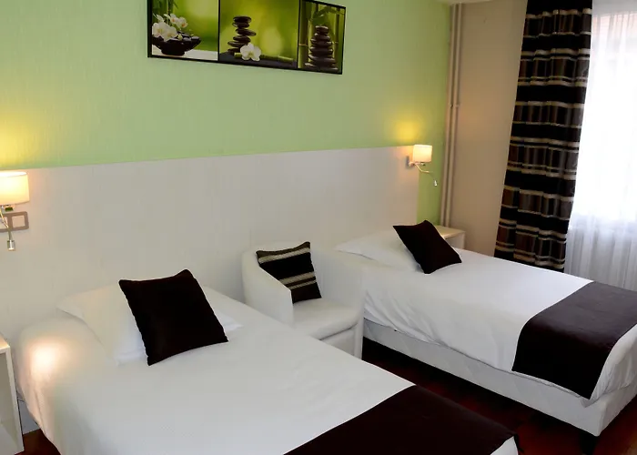 Hotel Logis Du Centre - Halte Ideale En Cyclotourisme Avec Garage A Velos Clos Molsheim