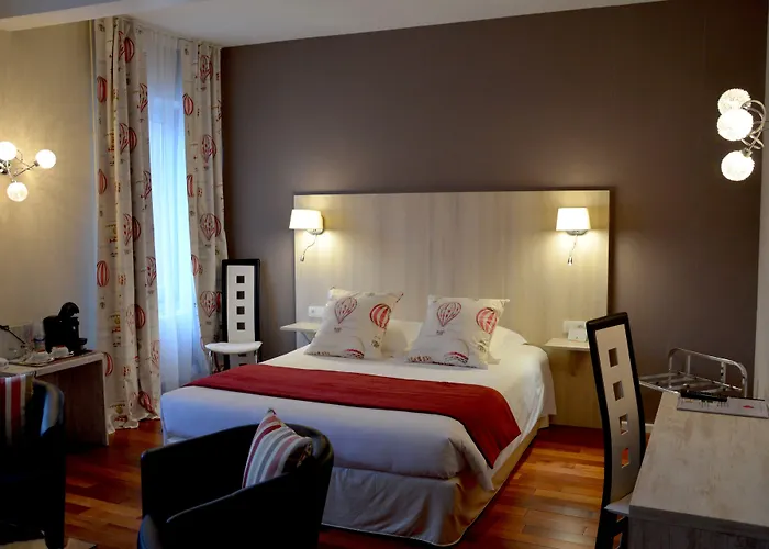 Hotel Logis Du Centre - Halte Ideale En Cyclotourisme Avec Garage A Velos Clos 3*