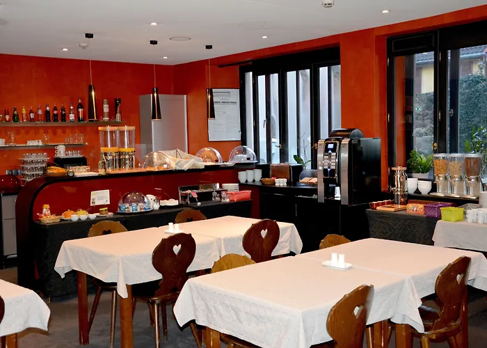 Logis Du Centre - Halte Ideale En Cyclotourisme Avec Garage A Velos Clos 3*