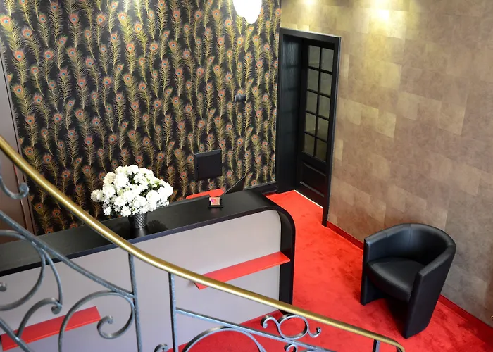 Hotel Logis Du Centre - Halte Ideale En Cyclotourisme Avec Garage A Velos Clos Molsheim