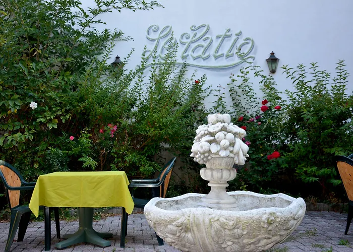 Hotel Logis Du Centre - Halte Ideale En Cyclotourisme Avec Garage A Velos Clos 3*