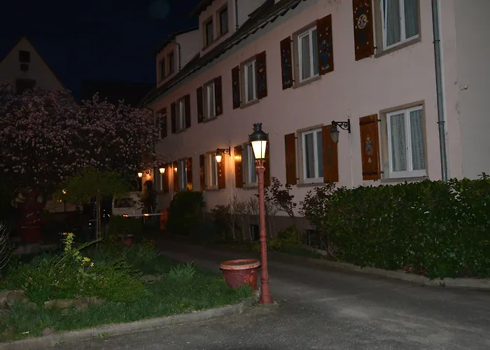 Hotel Logis Du Centre - Halte Ideale En Cyclotourisme Avec Garage A Velos Clos Molsheim