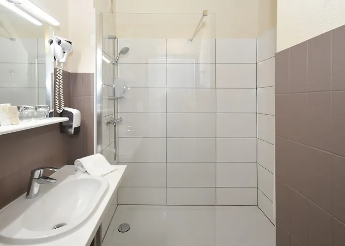 Logis Du Centre - Halte Ideale En Cyclotourisme Avec Garage A Velos Clos 3* Molsheim