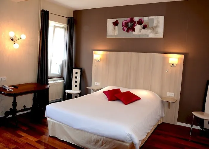 Logis Du Centre - Halte Ideale En Cyclotourisme Avec Garage A Velos Clos Hotel 3*