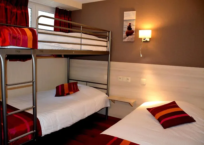 Hotel Logis Du Centre - Halte Ideale En Cyclotourisme Avec Garage A Velos Clos